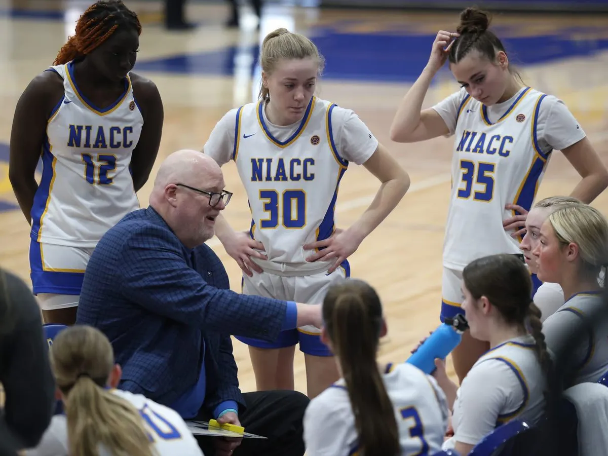 Coach in time out huddle